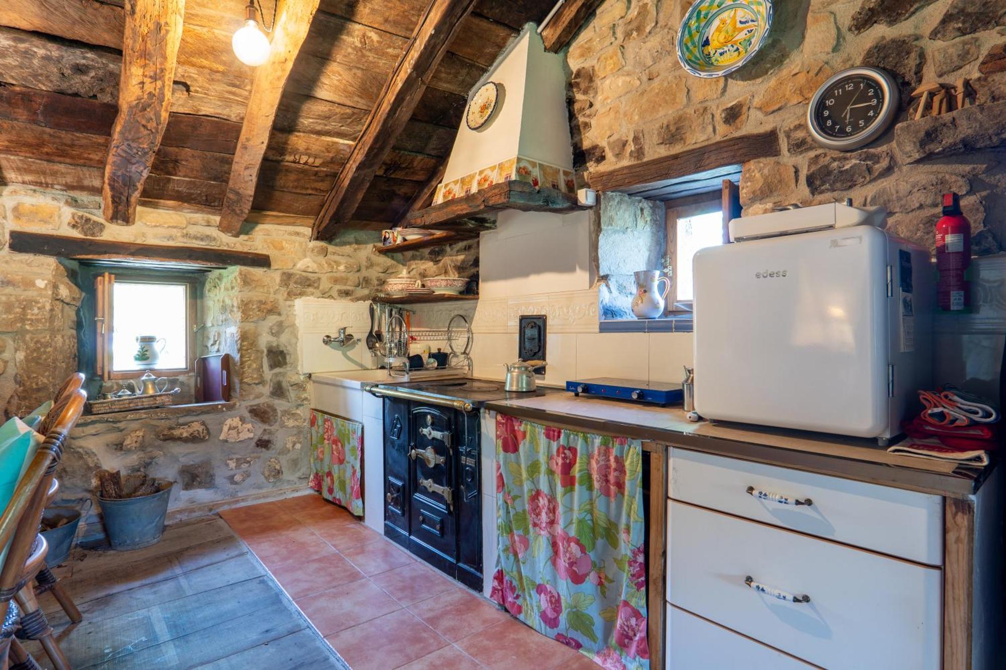 Vivienda Pasiega Lo Lucas 1920 San Roque de Ríomiera Extérieur photo